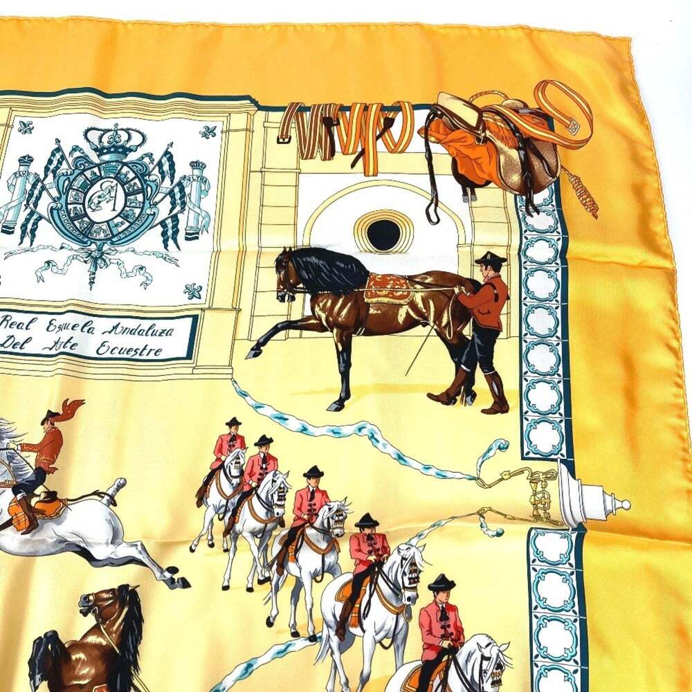 HERMES White Silk Scarf - Picture 4 of 14